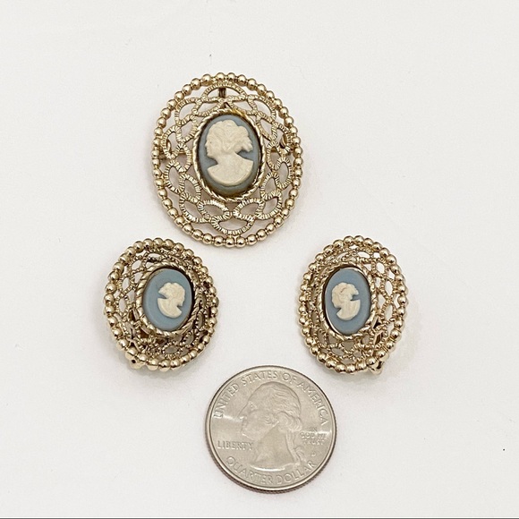Vintage Sarah Coventry Cameo Earrings & Brooch - Picture 2 of 15